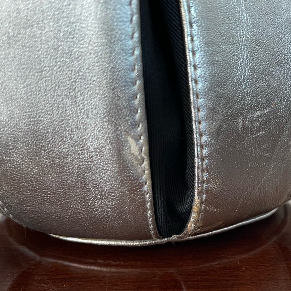 Two-tone silver/black structured leather handmade Tulip handbag - Picture 6 of 8